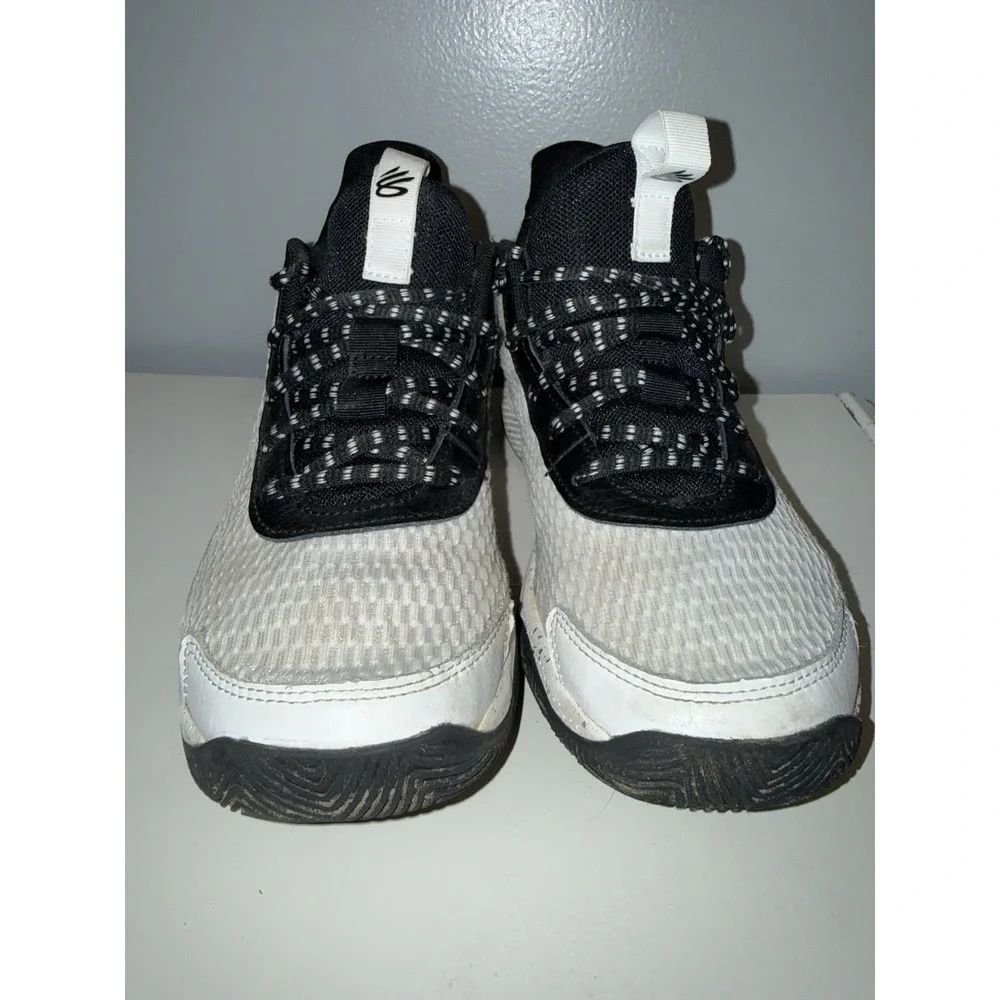 Under Armour Curry 3Z7 (GS) Size 6Y White Black Basketball Shoes 3026623-100‎